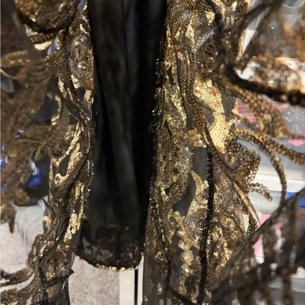 Jovani Black & Gold Sequin Plunging Neckline Fitted Gown Size 4 Prom Formal - Picture 9 of 11
